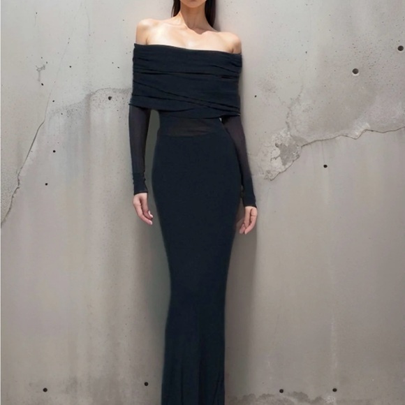 Commense Black Long Sleeve Off-Shoulder Dress - Picture 3 of 3